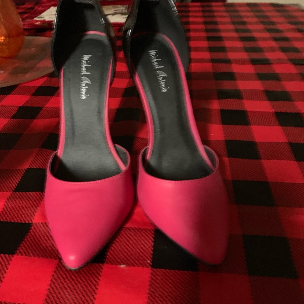 Michael Antonio hot pink